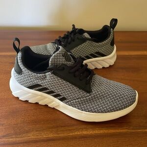 K-Swiss Black White Youth Aeronaut Tie Lace Sneaker Gym Shoe Athletic Size 4